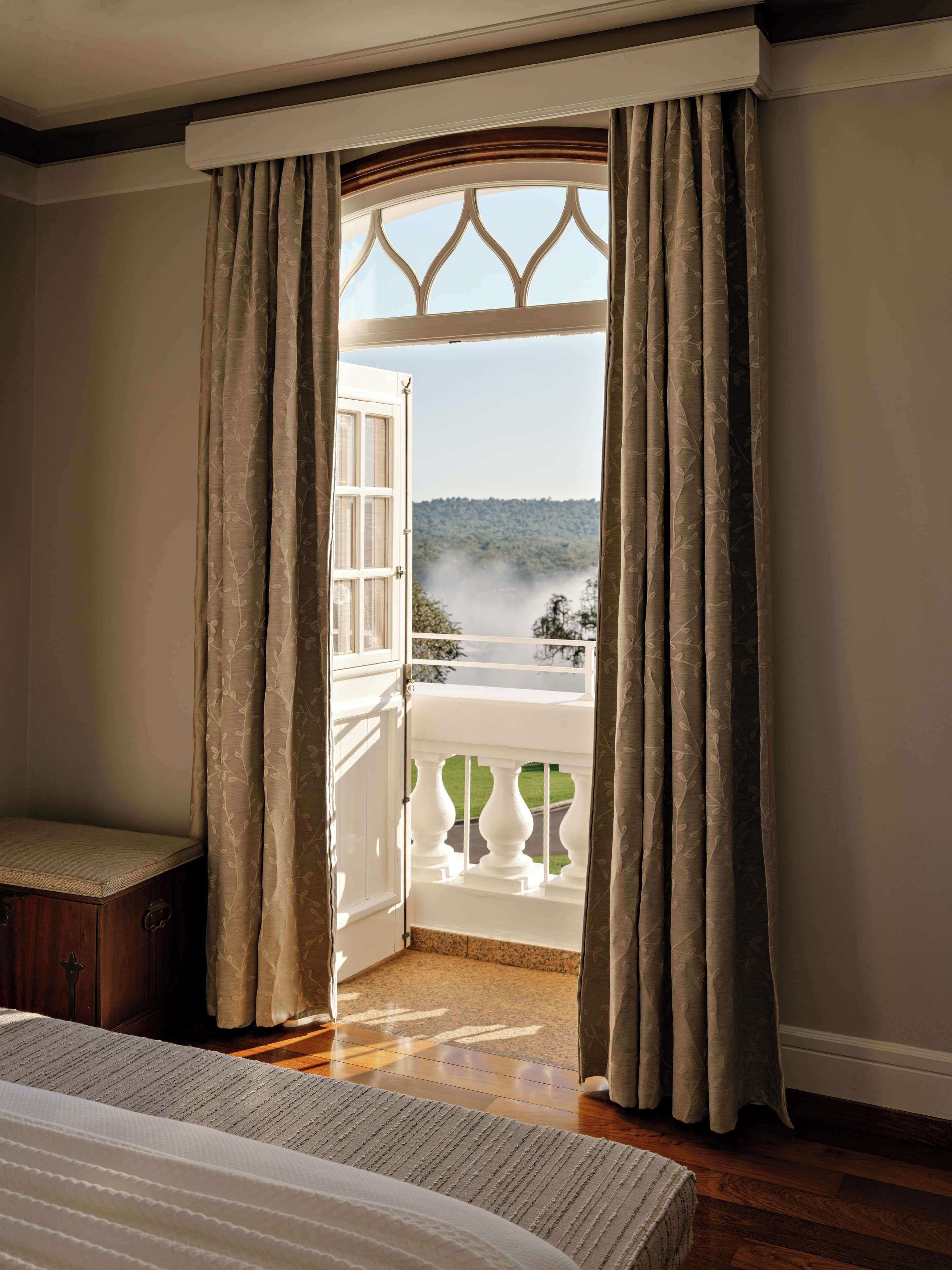 suite (cataratas) | hypo-allergenic bedding, free minibar, in-room safe, blackout curtains