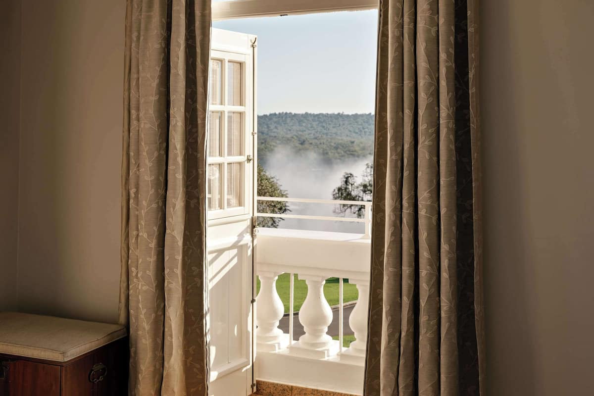 suite (cataratas) | hypo-allergenic bedding, free minibar, in-room safe, blackout curtains