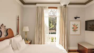 Superior Suite | Hypo-allergenic bedding, free minibar, in-room safe, blackout curtains