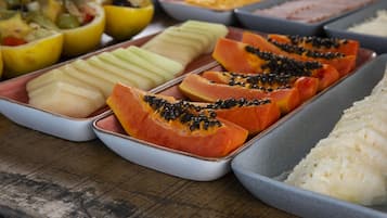 Se ofrece un desayuno bufé todos los días (por un coste adicional)