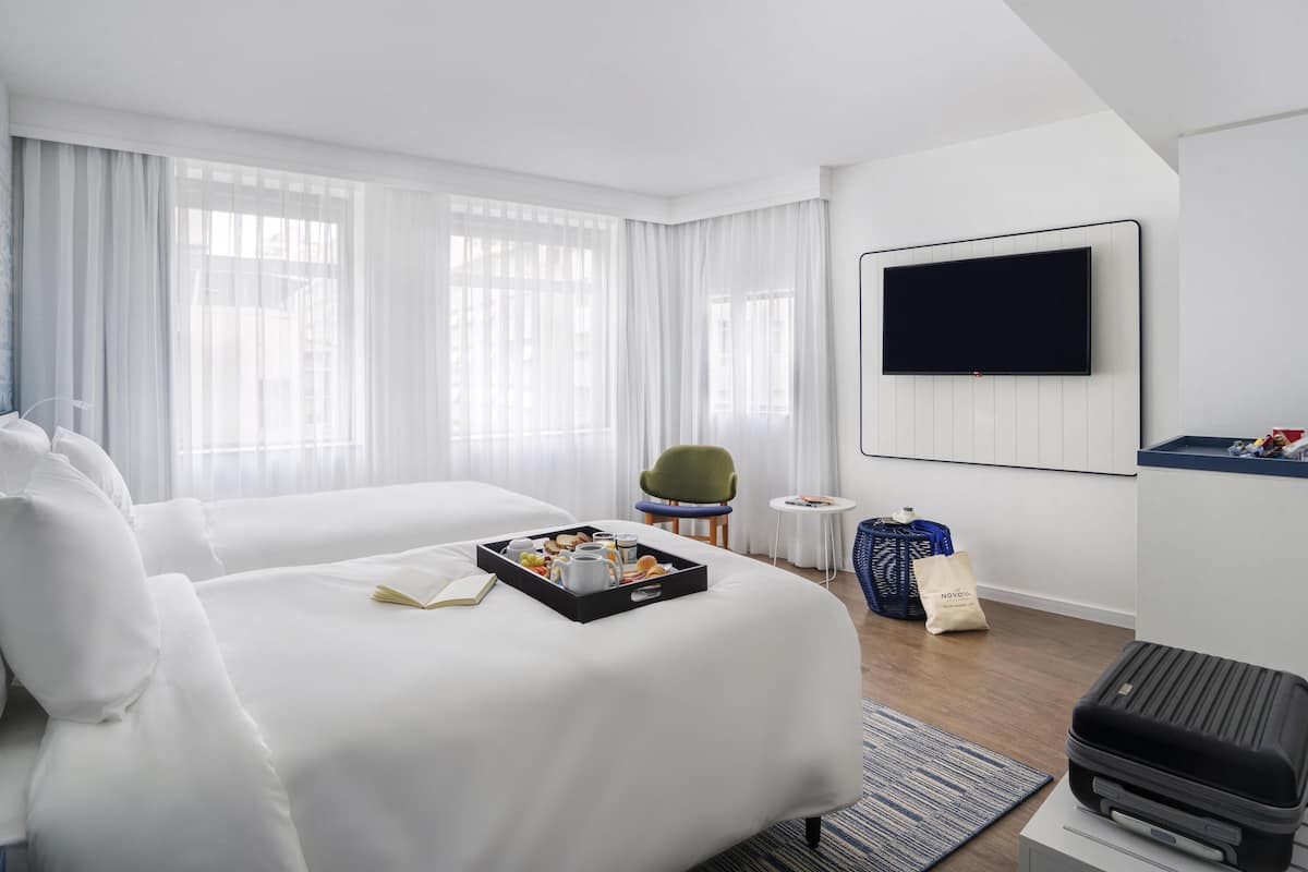 Habitació superior, 2 llits individuals | 1 dormitori, minibar i caixa forta a l'habitació