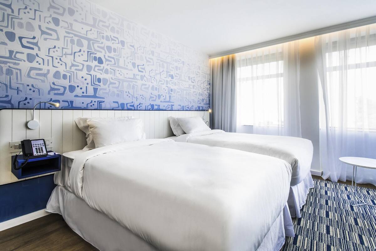 Minibar, in-room safe, laptop workspace, cribs (free)