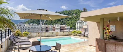 Bar à beira da piscina