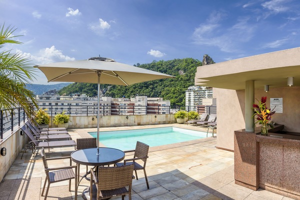 Poolside bar