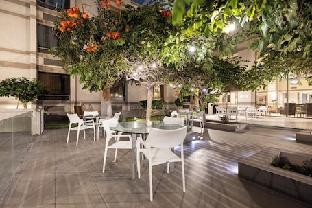 Terrace/patio. Holiday Inn Express Iquique by IHG