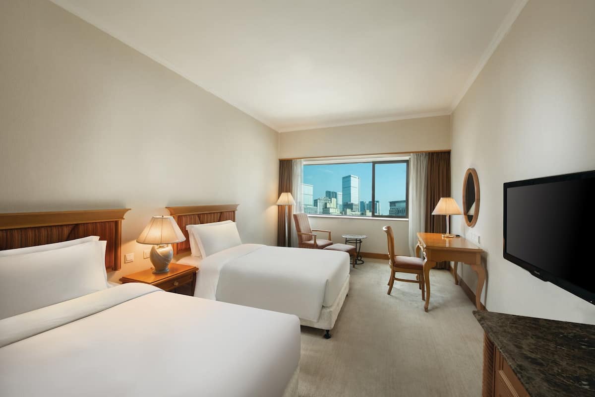 Down comforters, minibar, in-room safe, desk