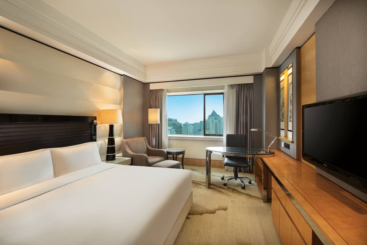 Down comforters, minibar, in-room safe, desk