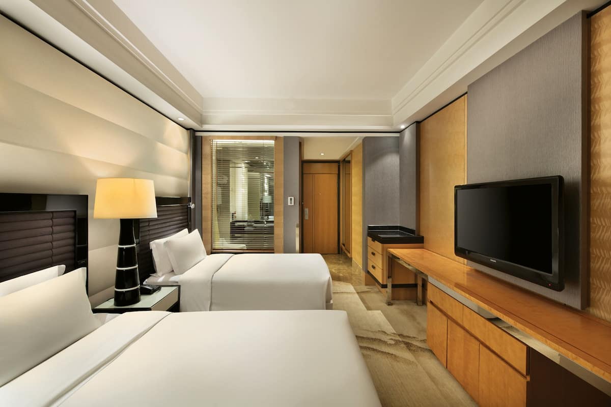Down comforters, minibar, in-room safe, desk