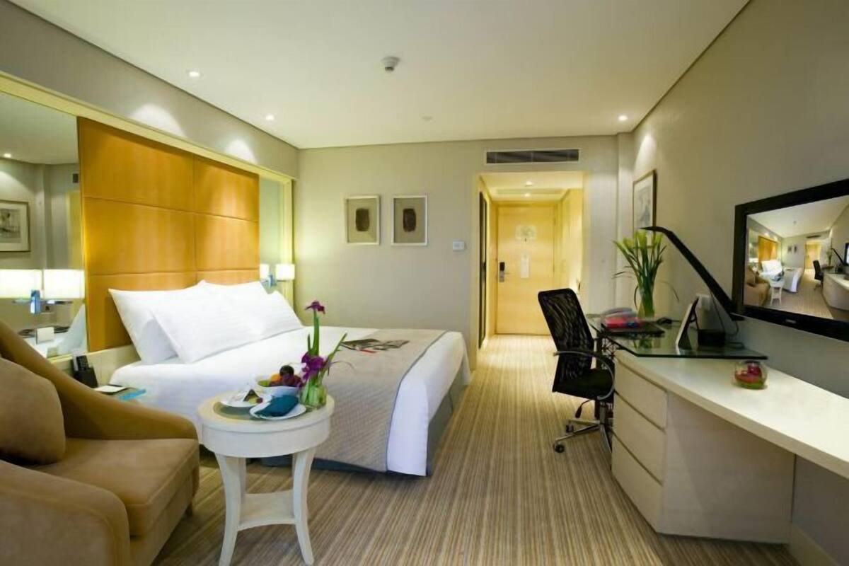 Premium bedding, down comforters, minibar, in-room safe