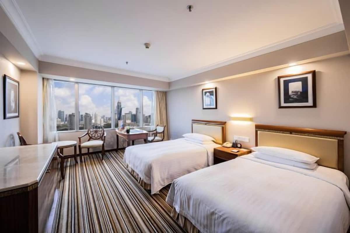 1 bedroom, premium bedding, down duvets, minibar