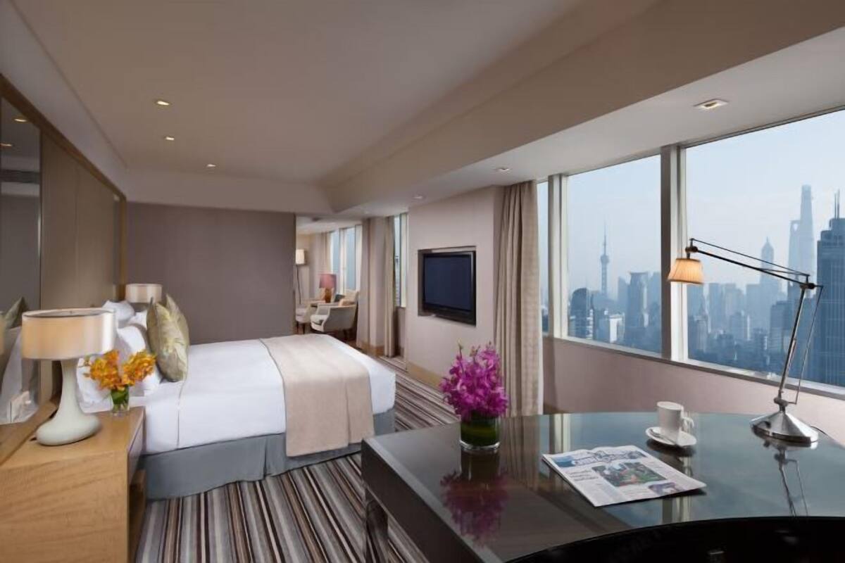 Premium bedding, down comforters, minibar, in-room safe