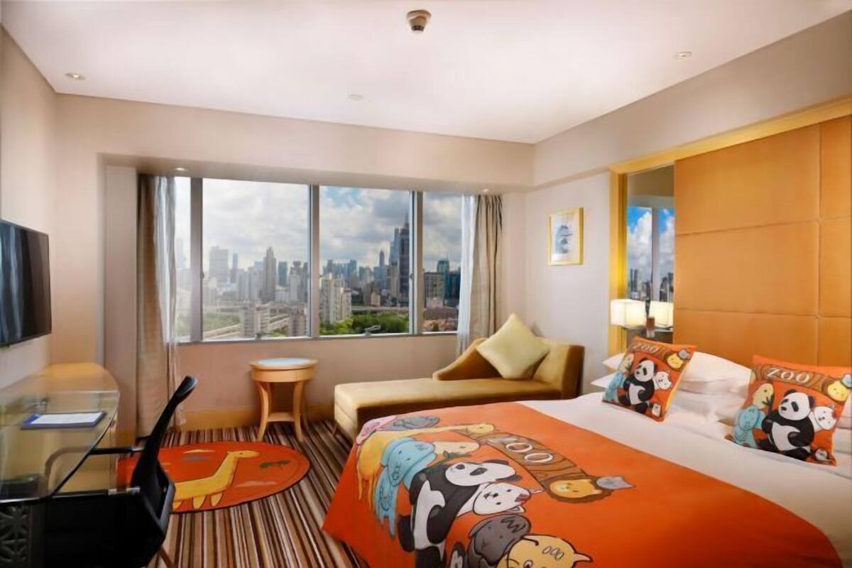 Premium bedding, down comforters, minibar, in-room safe
