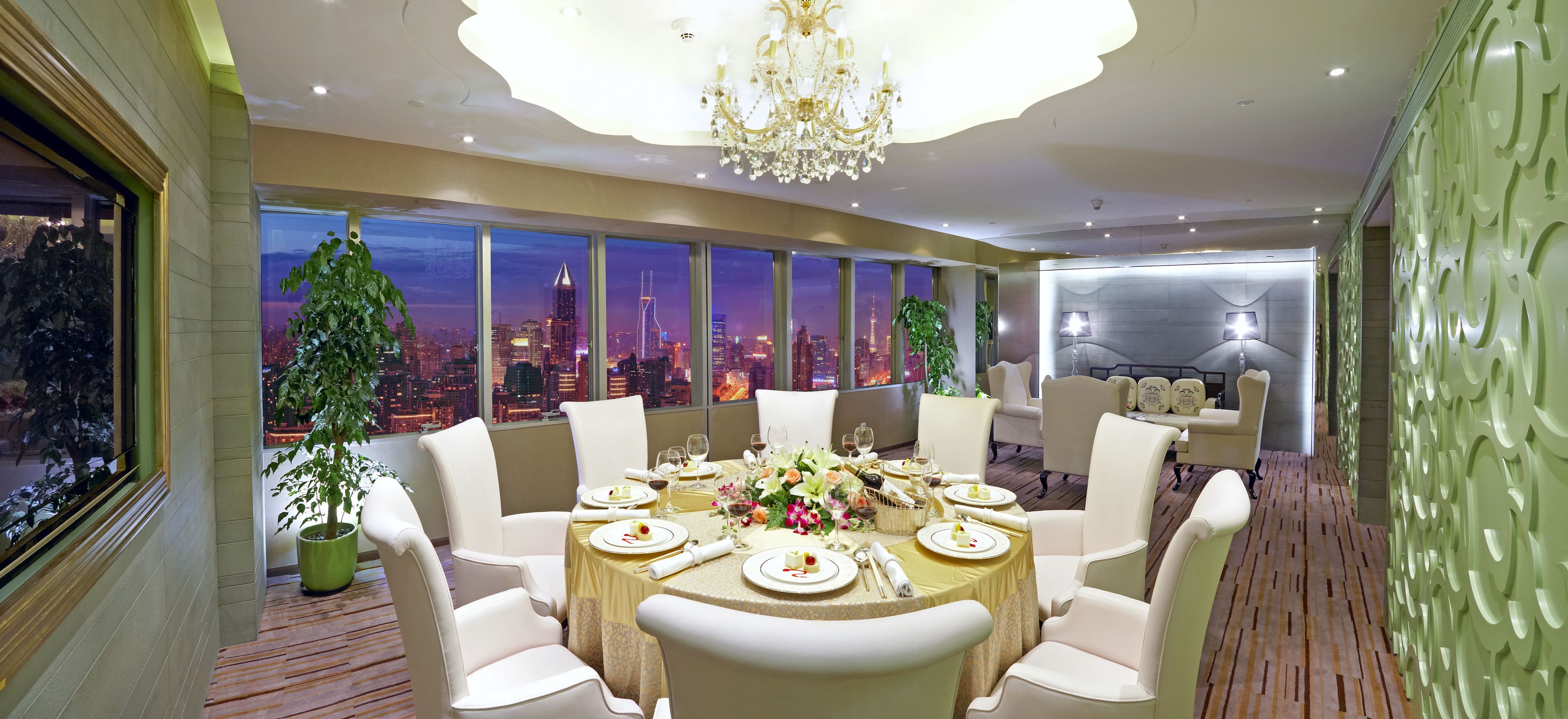 Petit déjeuner, déjeuner et dîner servis sur place