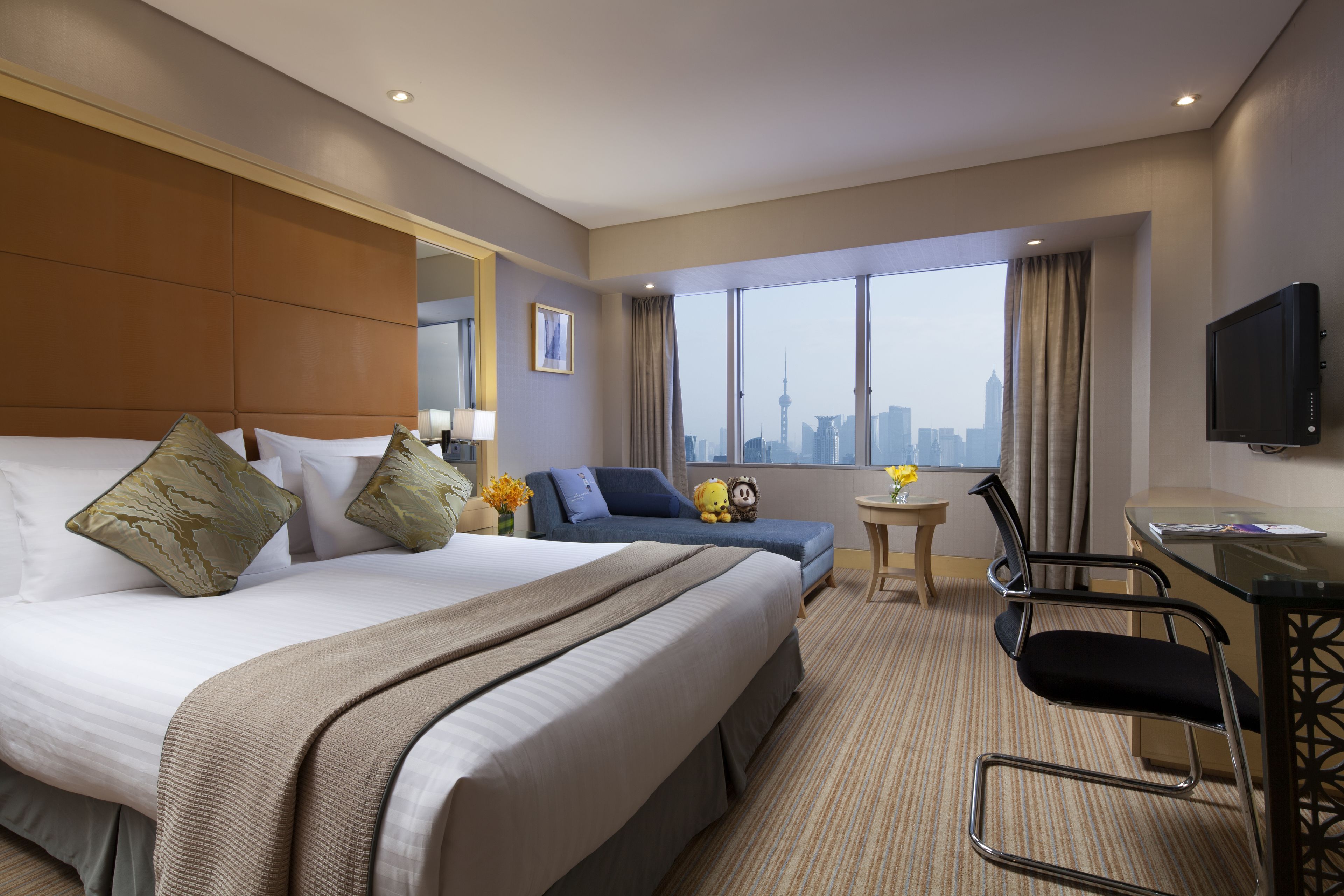 Premium bedding, down comforters, minibar, in-room safe