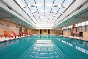 Indoor pool, sun loungers