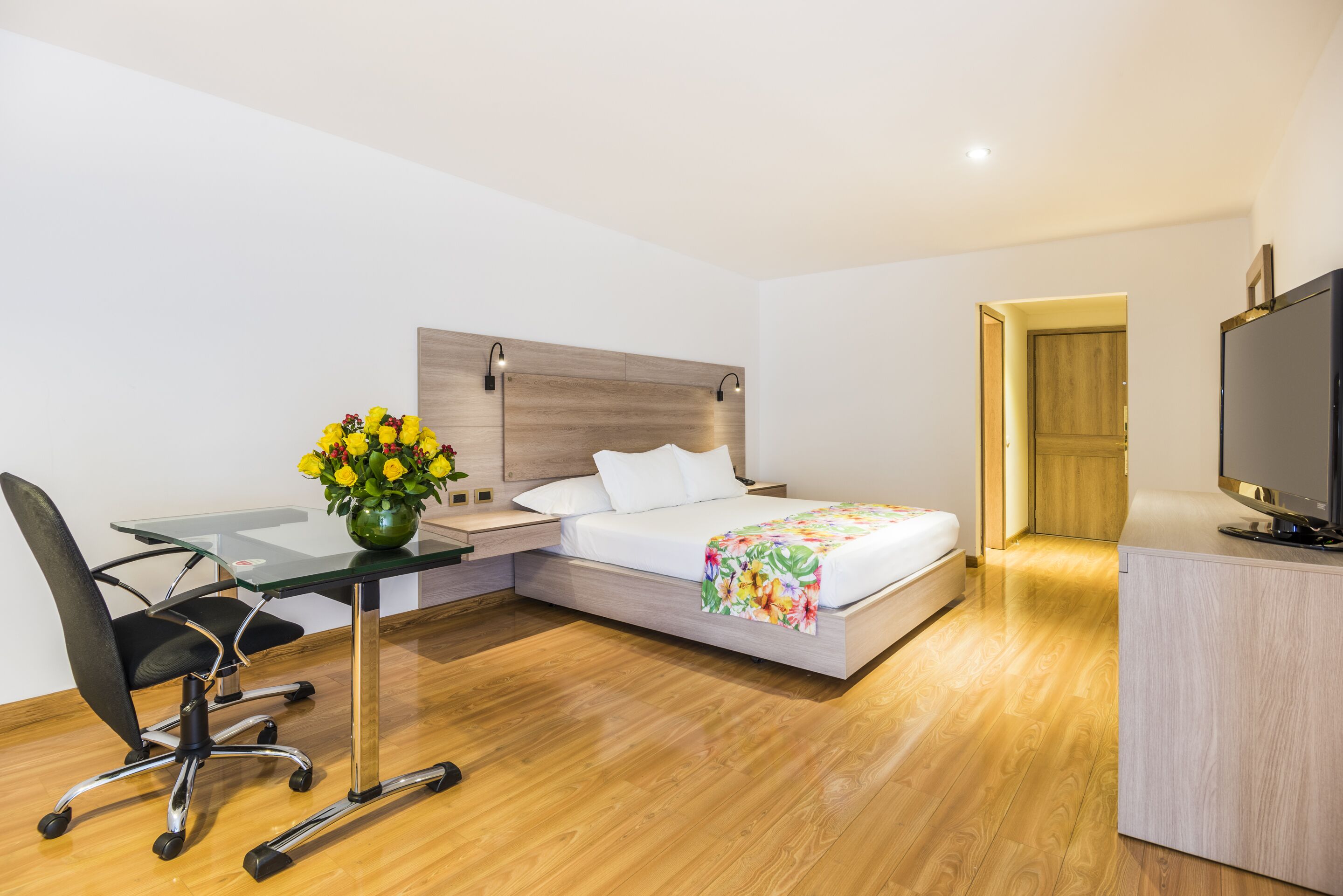 superior room, 1 king bed | premium bedding, minibar, in-room safe, desk