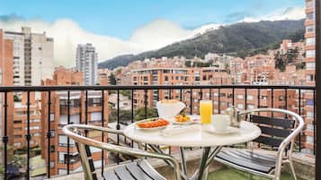 Suite junior | Zona de estar | Televisión de pantalla plana de 32 pulgadas con canales por cable