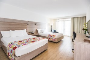 Luxe beddengoed, een minibar, een kluis op de kamer, een bureau
