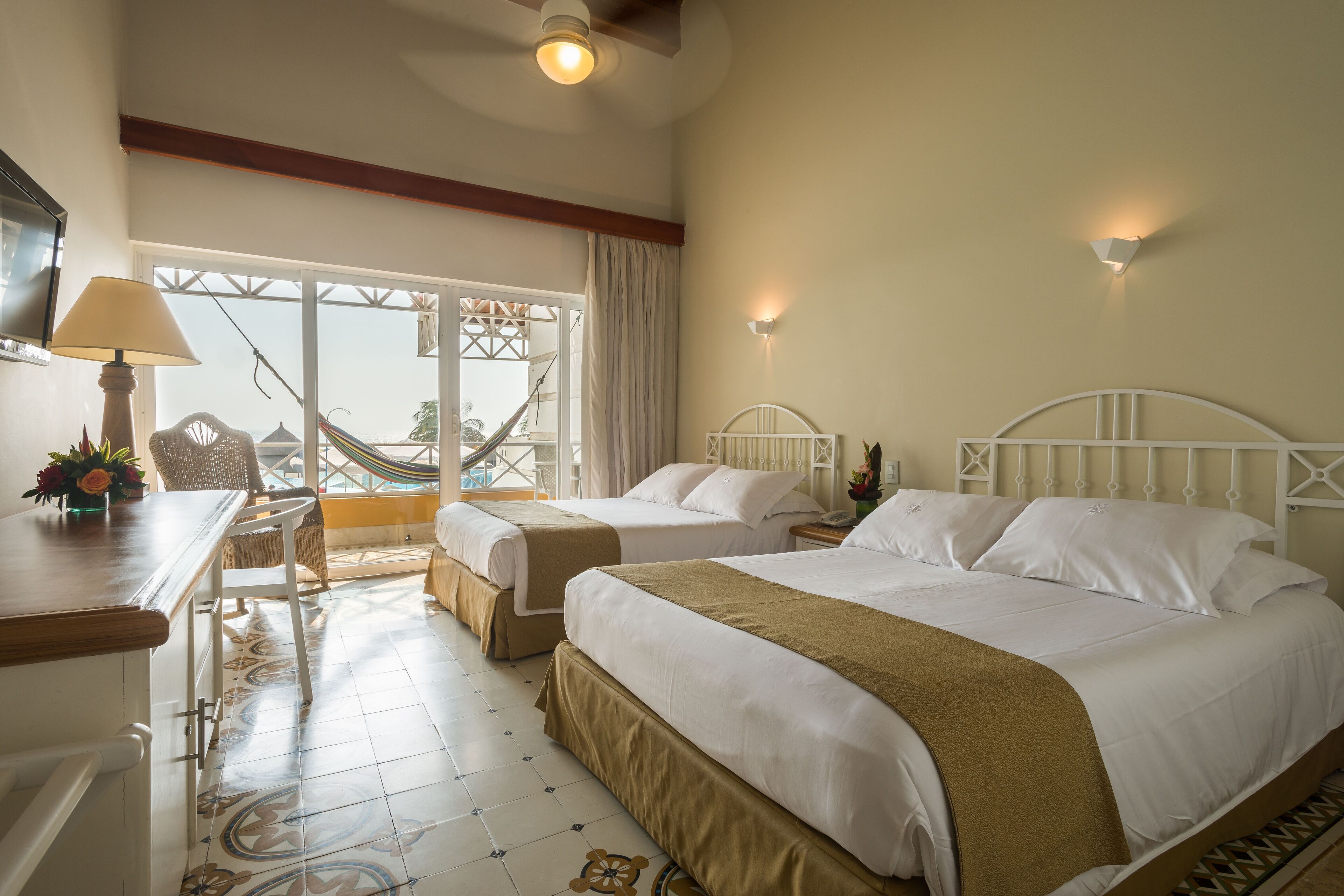 Ropa de cama de alta calidad y minibar 