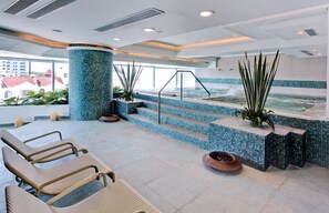 Salas para tratamentos a dois, sauna seca, banheira de hidromassagem