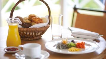Petit déjeuner buffet servi tous les jours en supplément