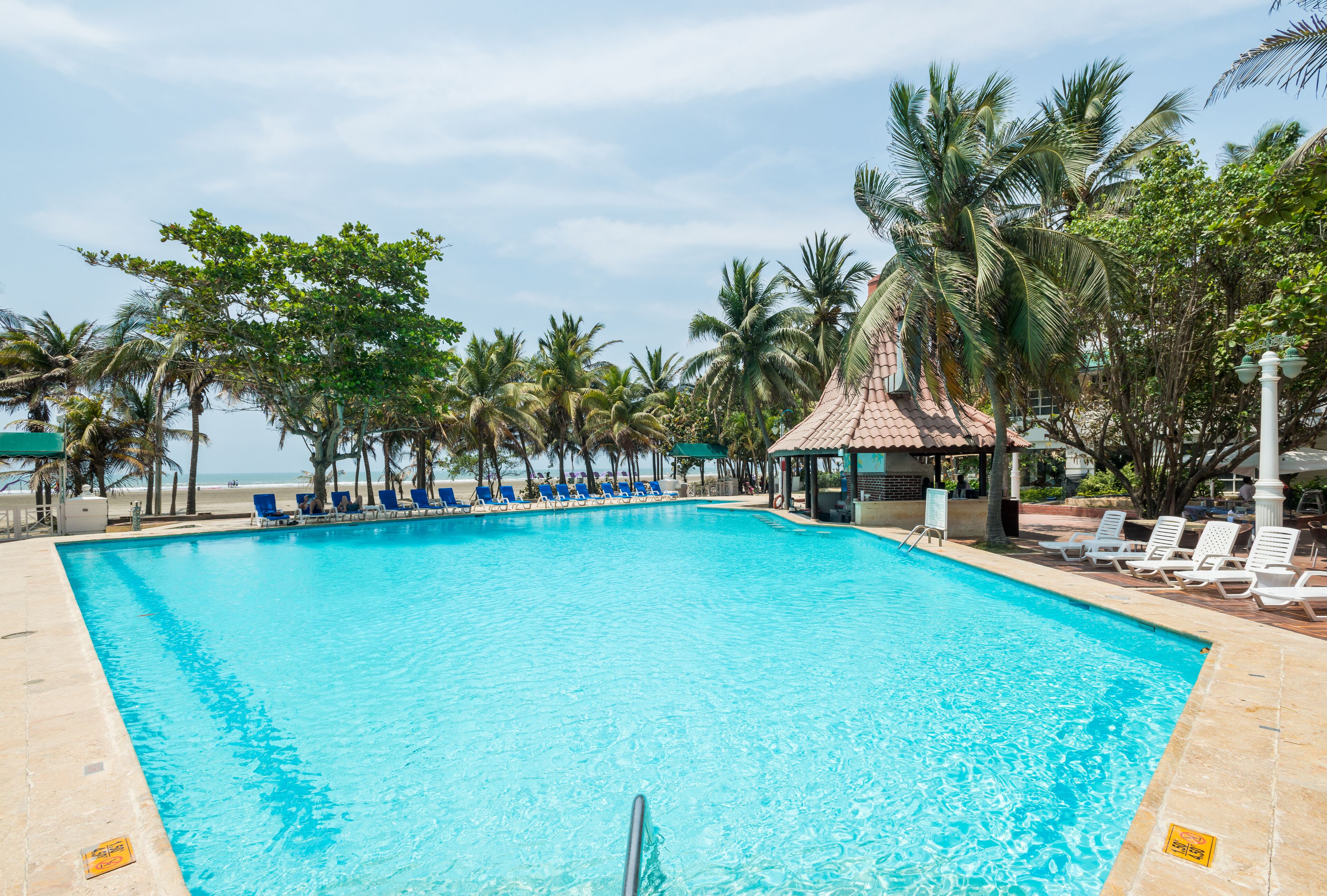 2 outdoor pools, pool umbrellas