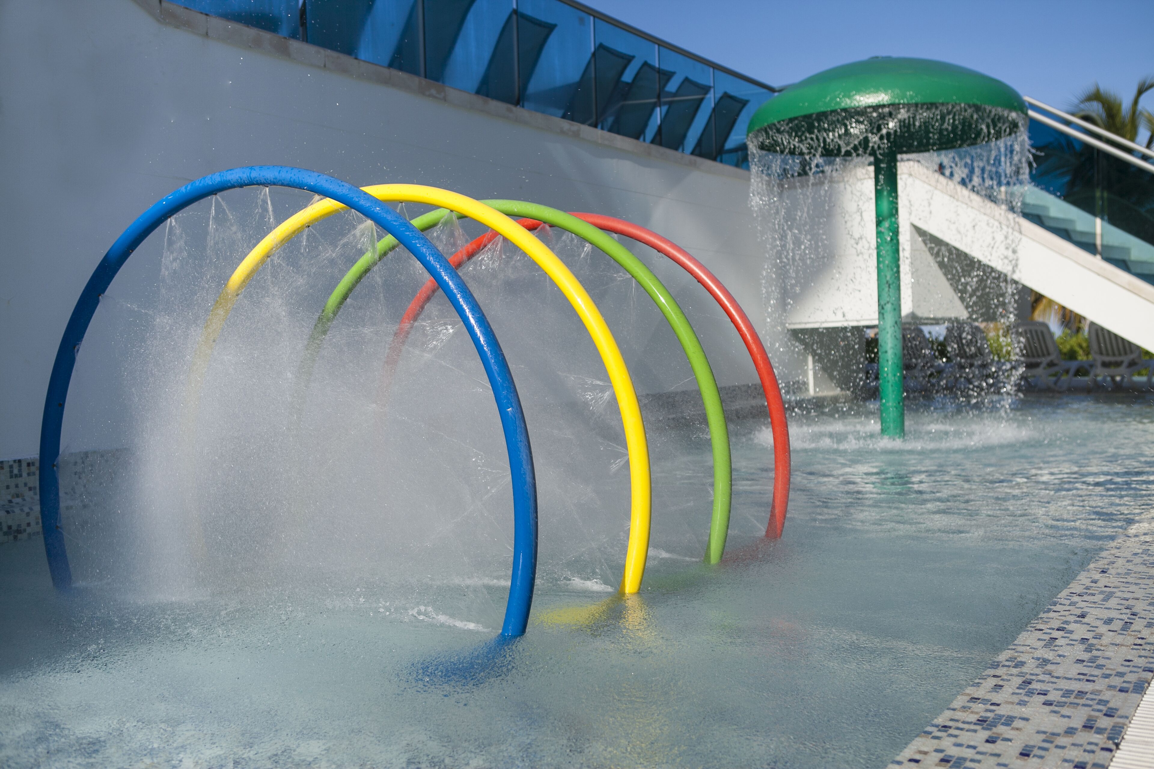 2 outdoor pools, pool umbrellas