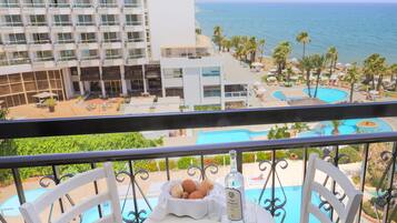 Hypo-allergenic bedding, minibar, in-room safe, laptop workspace