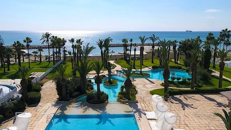 Exterior. Sandy Beach Hotel & Spa