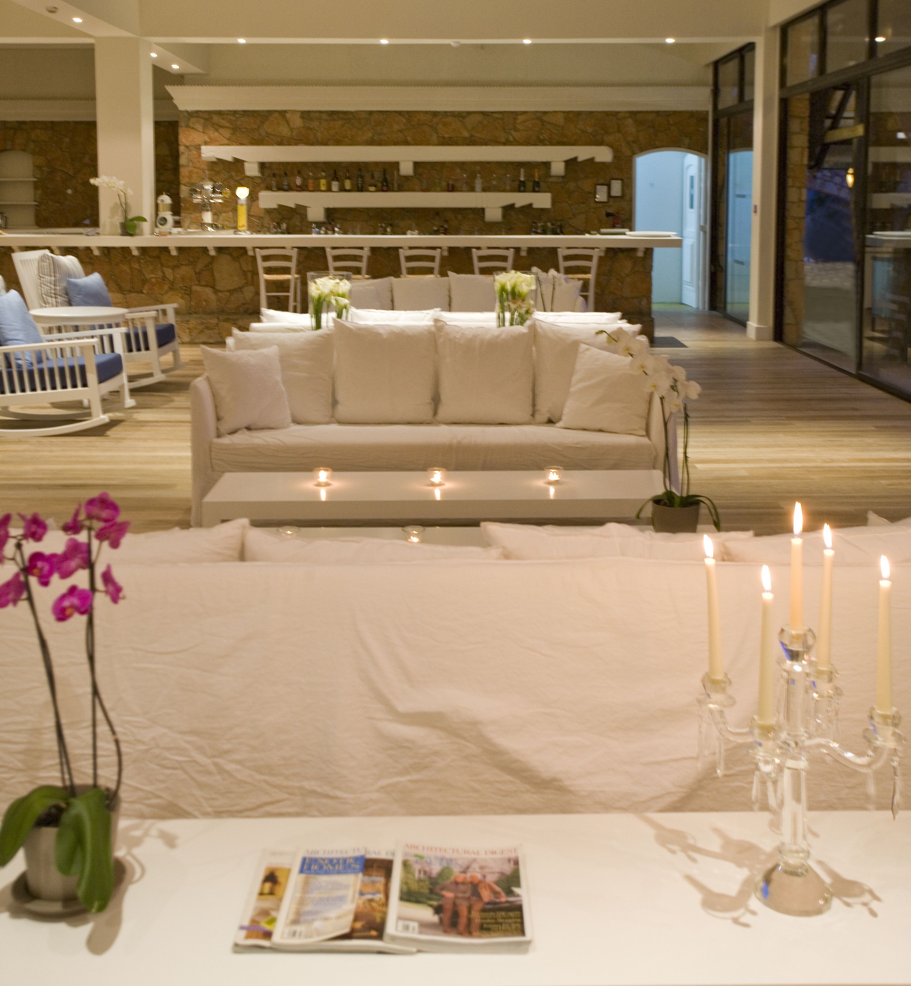 2 bars/lounges, poolside bar, beach bar