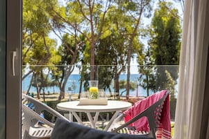 In-room safe, soundproofing, free WiFi