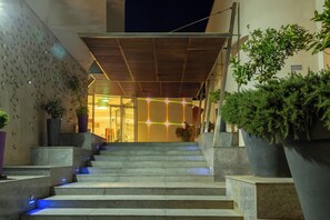 Property entrance - Park Beach Hotel (Limassol)