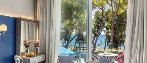 In-room safe, soundproofing, free WiFi