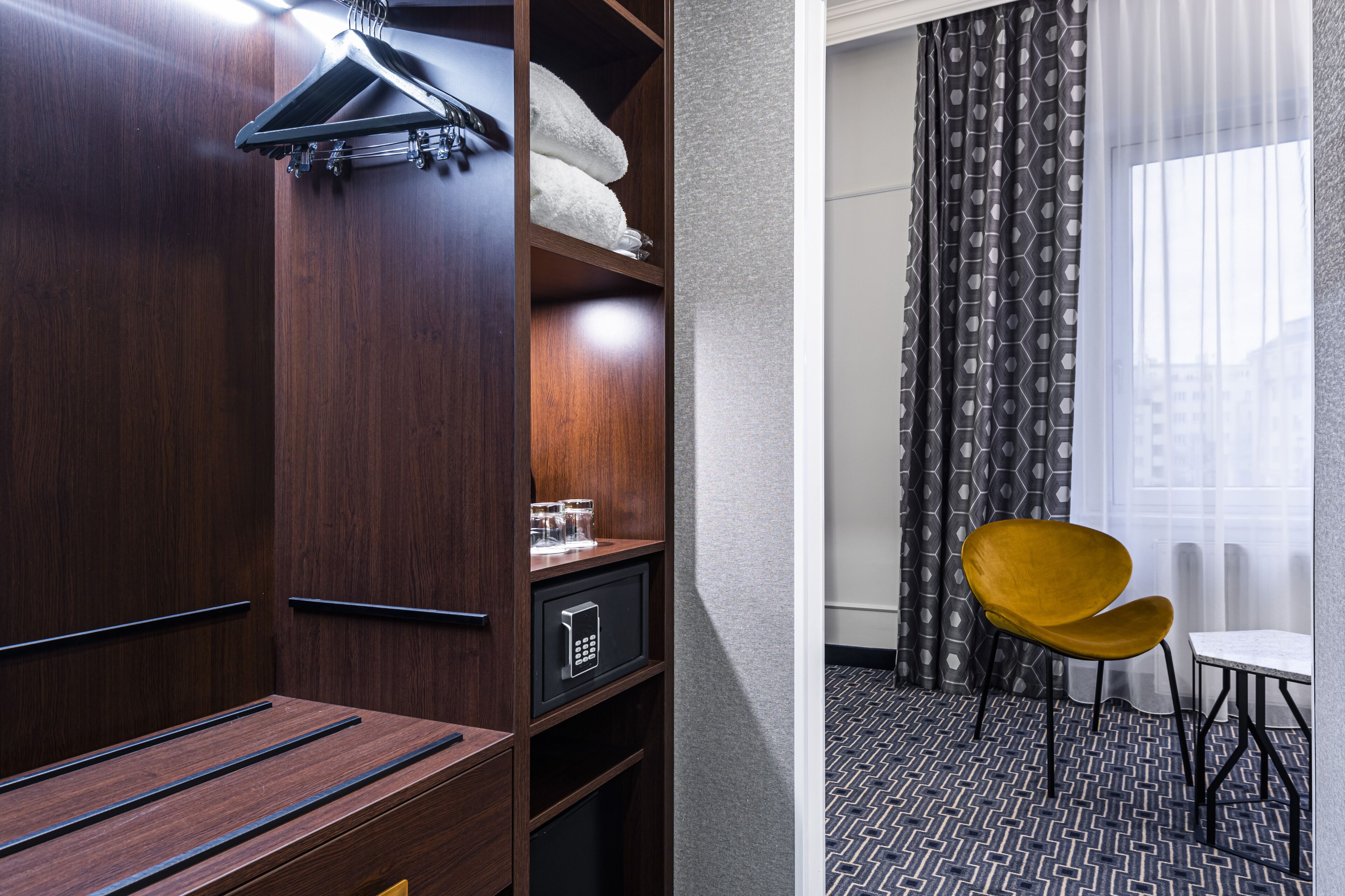 1 bedroom, hypo-allergenic bedding, minibar, in-room safe