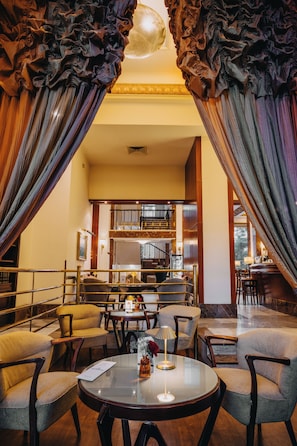 2 bars/lounges - Grand Hotel International (Prague)