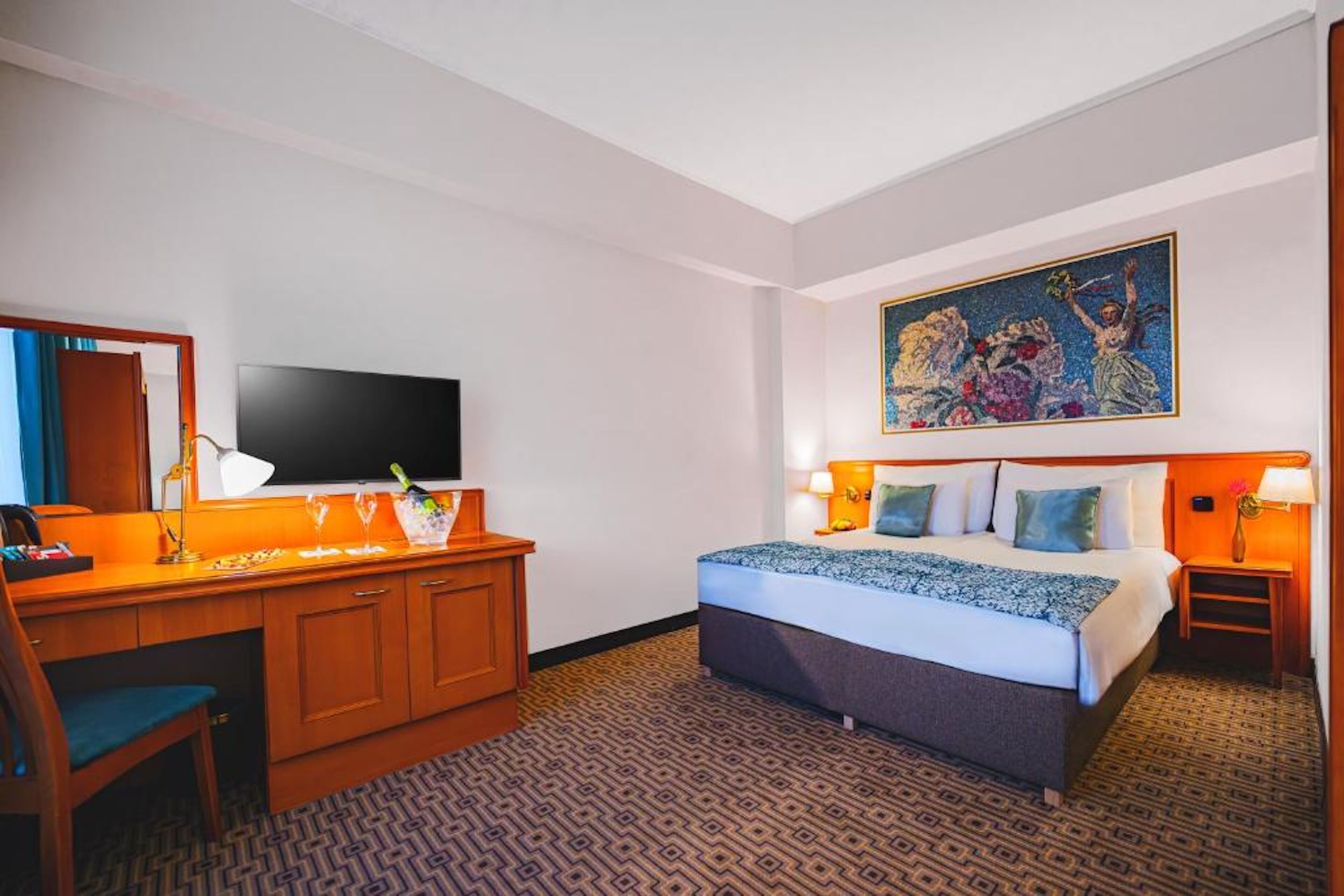 Suite, Tower | Hypo-allergenic bedding, minibar, in-room safe, desk