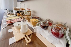 Colazione a buffet a pagamento, servita tutte le mattine 