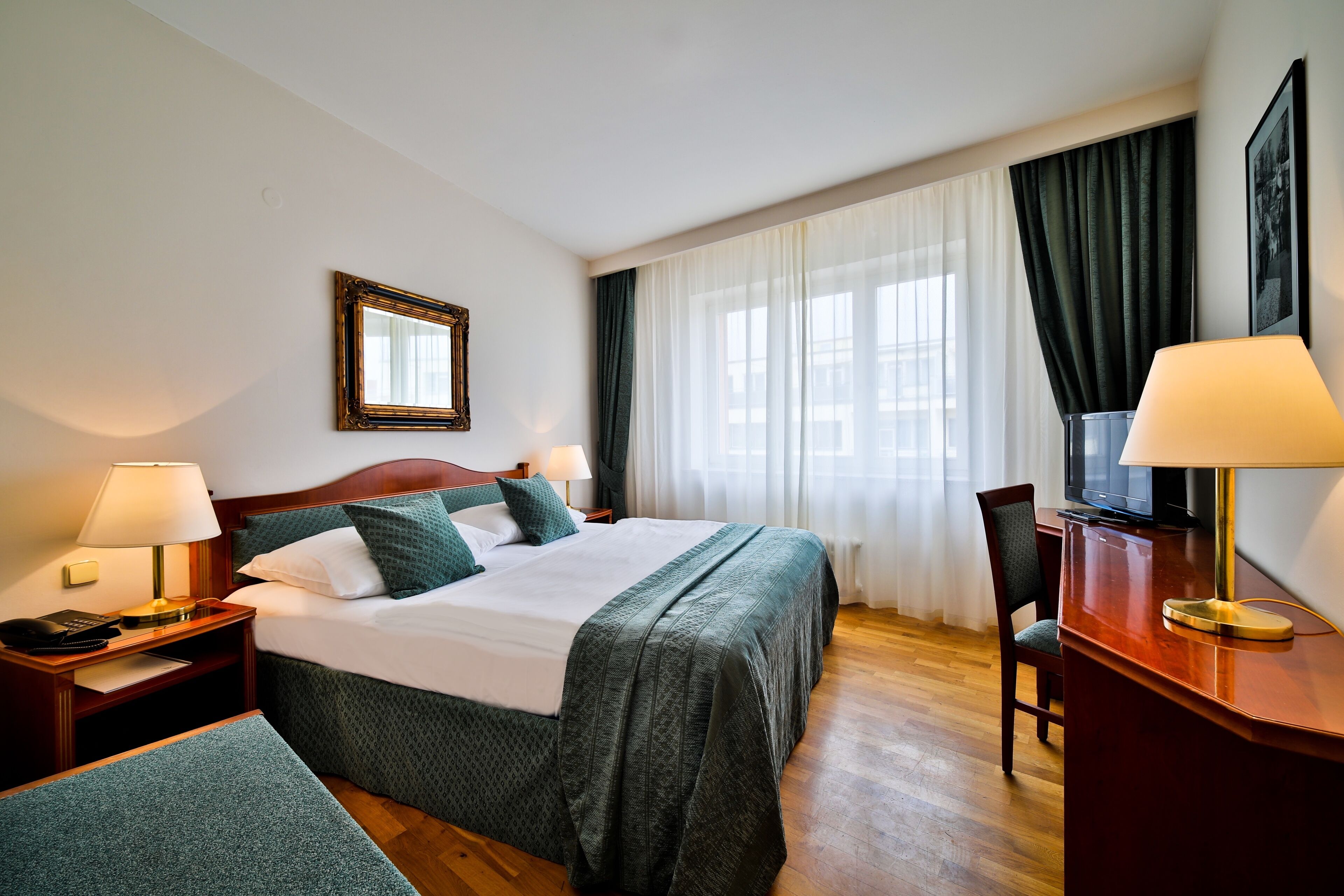 Hypo-allergenic bedding, minibar, in-room safe, desk