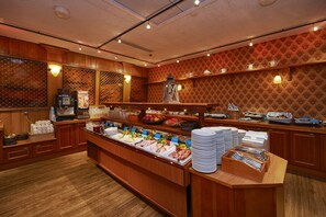 Free daily buffet breakfast 