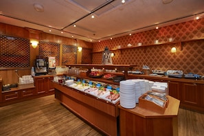 Free daily buffet breakfast