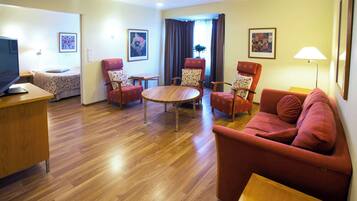 Suite Junior, 1 camera da letto | Minibar, una scrivania, culle/letti per bambini (gratuiti)