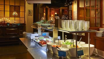 Daily buffet breakfast (EUR 18.50 per person)