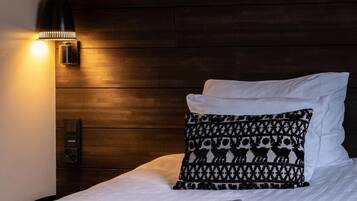 Schreibtisch, Verdunkelungsvorhänge, kostenlose Babybetten