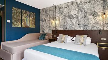 Standard Triple Room | Premium bedding, minibar, in-room safe, desk