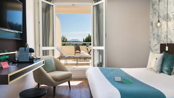 Executive Double Room | Premium bedding, minibar, in-room safe, desk