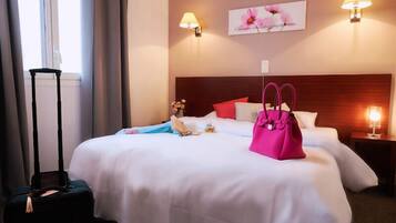 Classic Double Room | In-room safe, desk, iron/ironing board, free WiFi