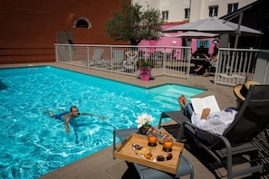 Seasonal outdoor pool, open 11:00 AM to 7:00 PM, pool loungers