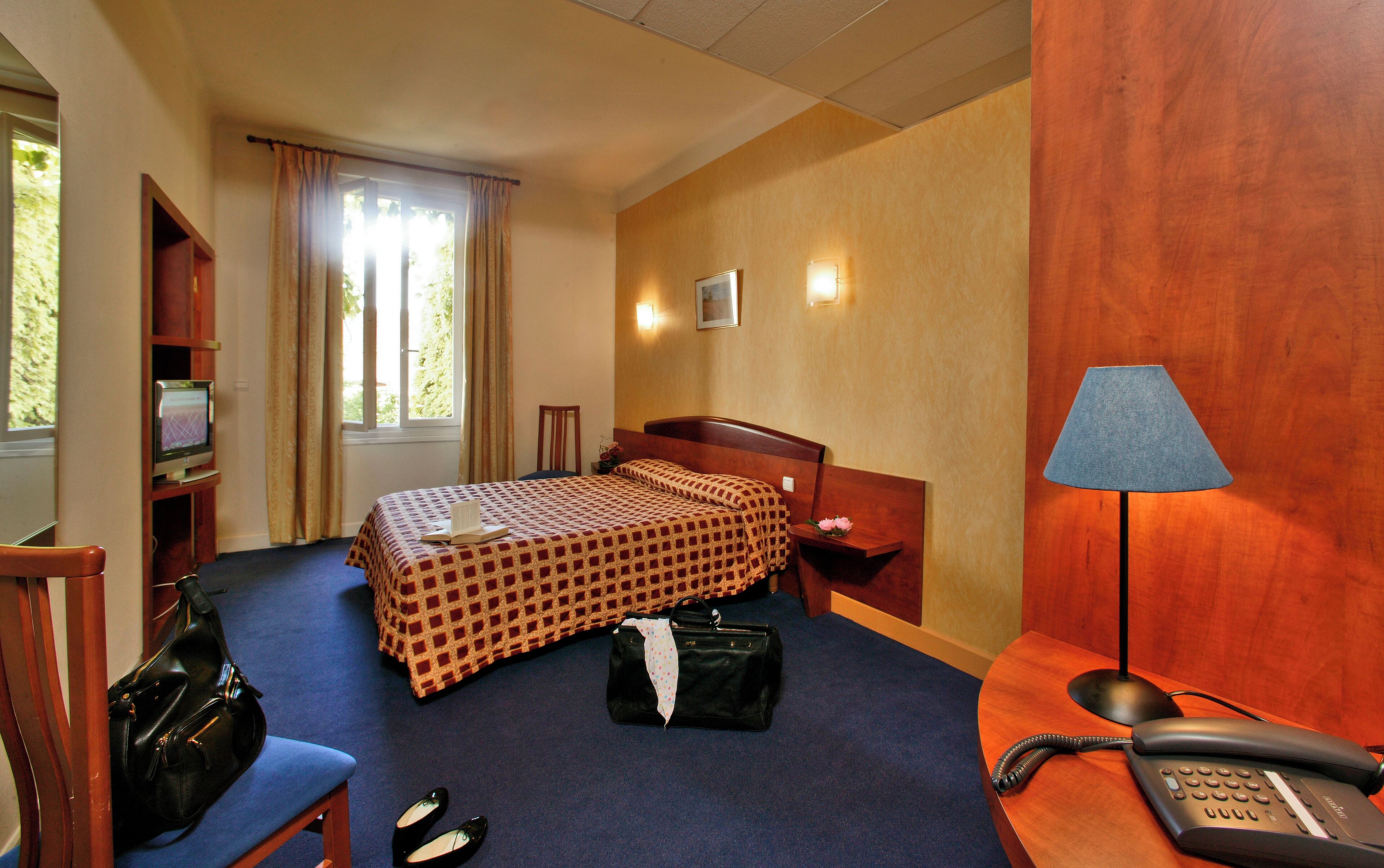 Pengeskab på værelset, skrivebord, strygejern/strygebræt, gratis Wi-Fi