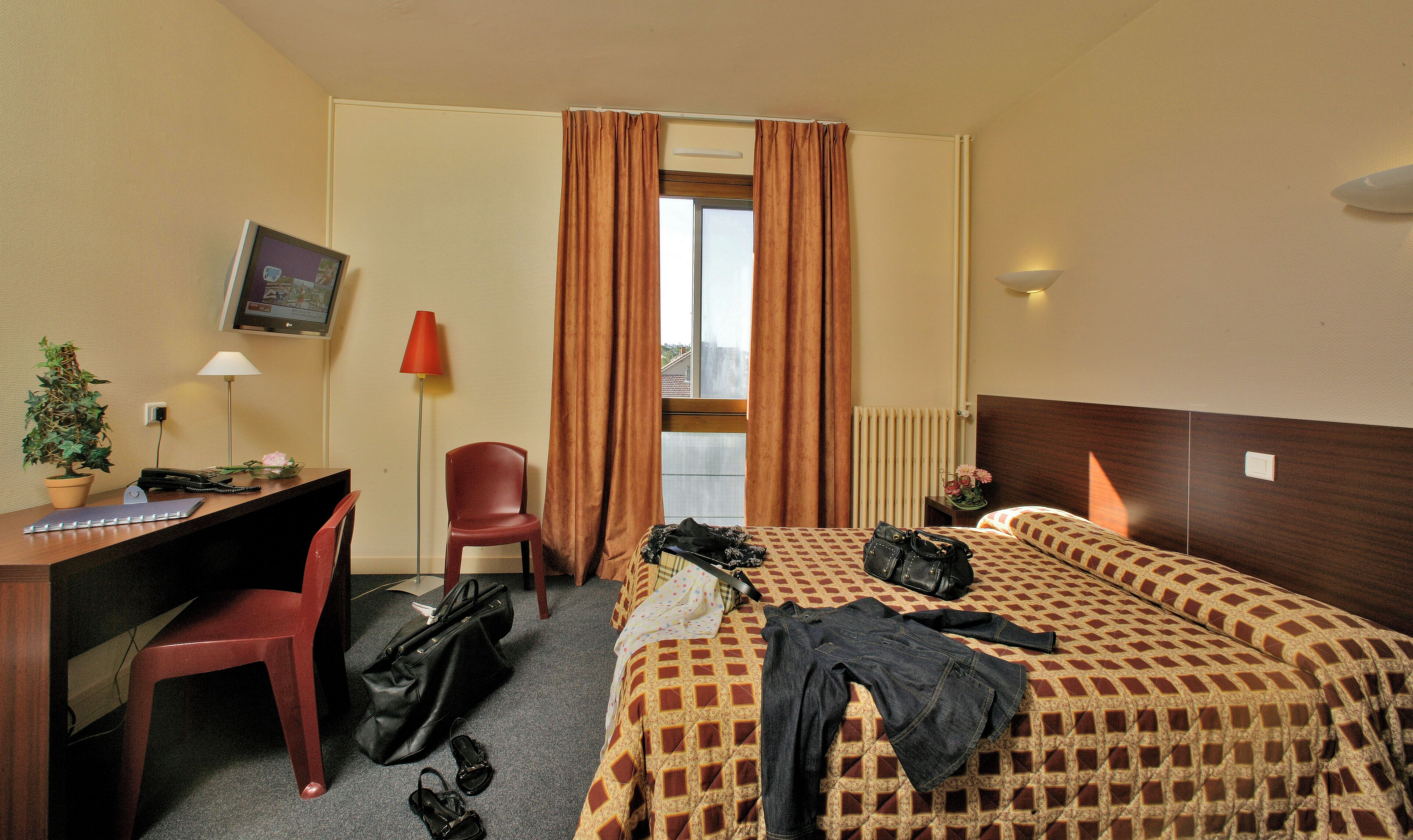 Classic Twin Room, 2 Twin Beds | In-room safe, desk, iron/ironing board, free WiFi