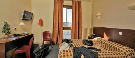 Classic Twin Room, 2 Twin Beds | In-room safe, desk, iron/ironing board, free WiFi